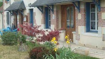 Auberge Les Muriers La Ferté-Hauterive Buitenkant foto
