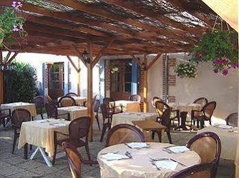 Auberge Les Muriers La Ferté-Hauterive Buitenkant foto