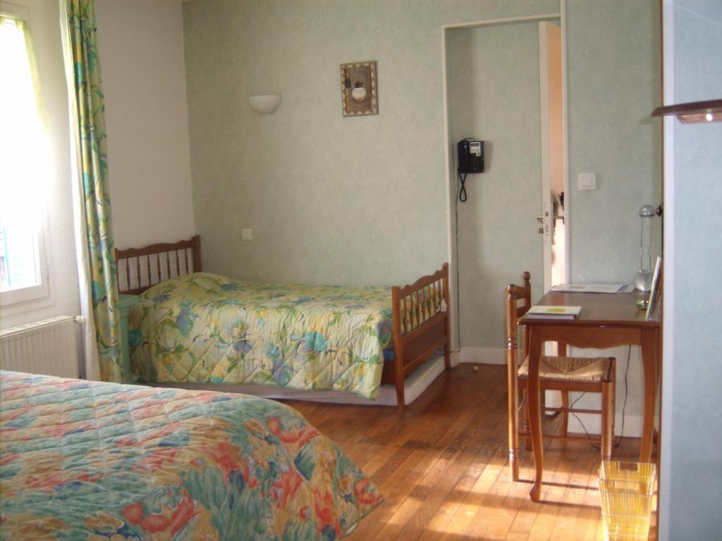 Auberge Les Muriers La Ferté-Hauterive Kamer foto