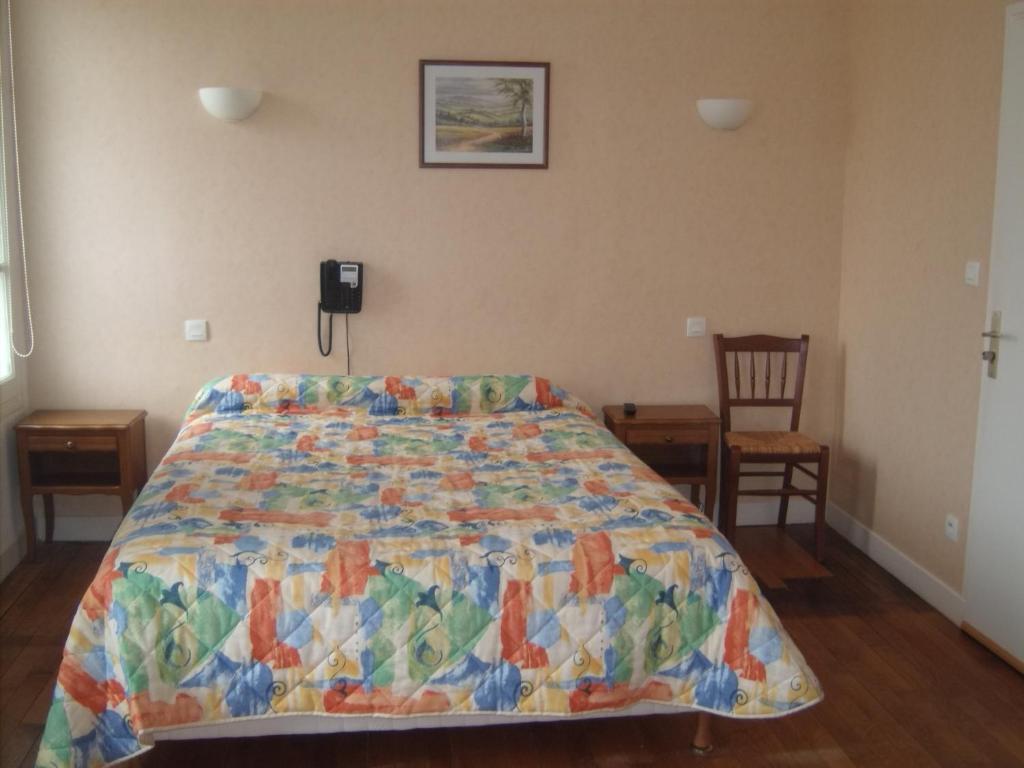 Auberge Les Muriers La Ferté-Hauterive Kamer foto