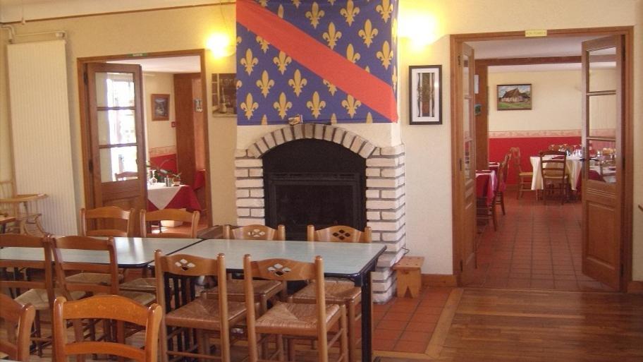 Auberge Les Muriers La Ferté-Hauterive Buitenkant foto