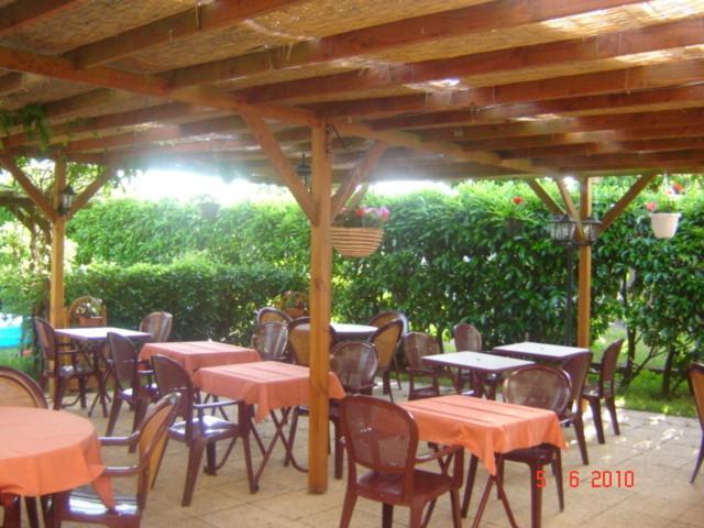 Auberge Les Muriers La Ferté-Hauterive Buitenkant foto