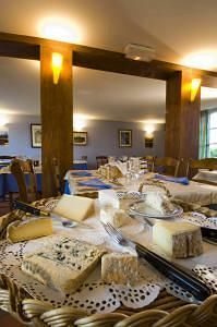 Auberge Les Muriers La Ferté-Hauterive Buitenkant foto