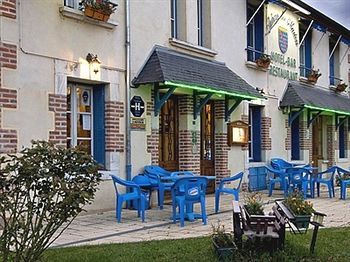 Auberge Les Muriers La Ferté-Hauterive Buitenkant foto